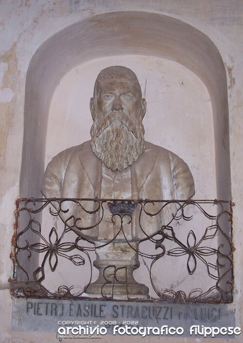 Don Pietro Basile Stracuzzi - sindaco 1881-1891 e 1894-95 - busto cappella privata c.da Pattina